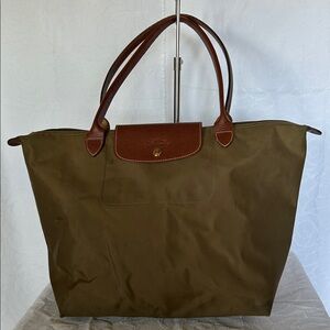LONGCHAMP LE PLIAGE olive khaki green nylon large tote bag. Brown leather straps